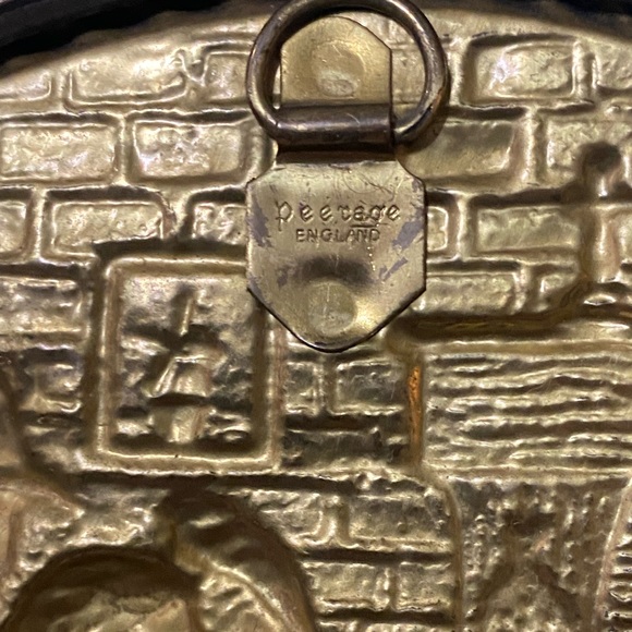 Lot of 7 Vintage Peerage England / Made in England Hammered Brass Wall Plates - Picture 10 of 16